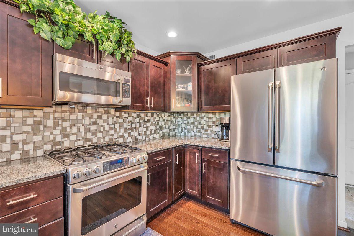 11 Evergreen Road Mount Laurel, NJ 08054 - Photo 17 of 49 Modern kitchen with elegant finishes.