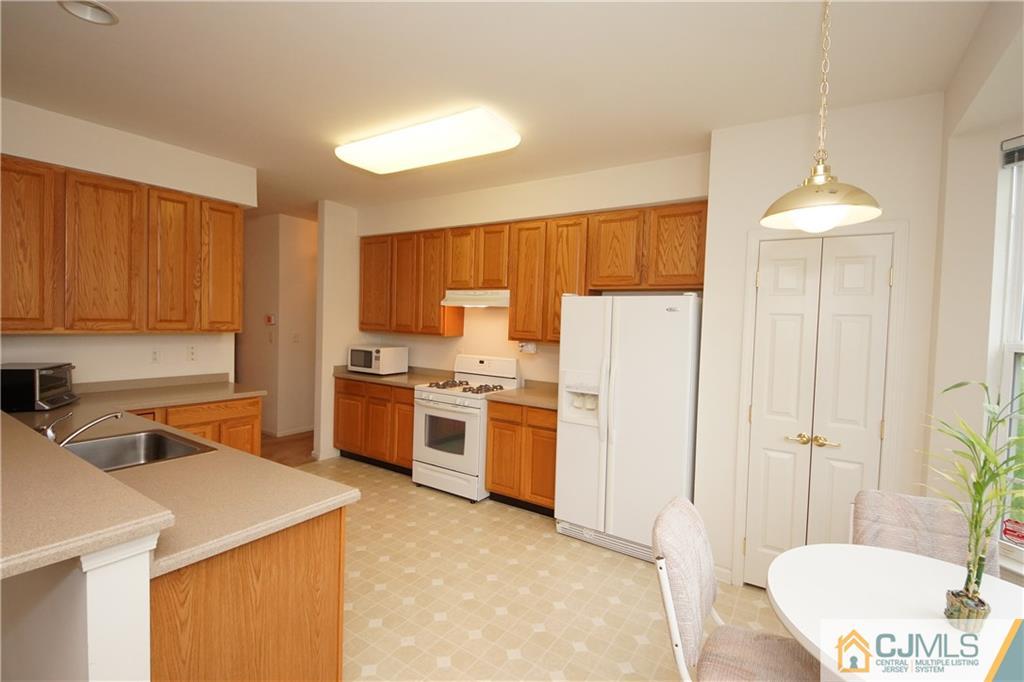 45 Pebble Creek Road Dayton, NJ 08810 - Photo 9 of 25 Gallery Image 9
