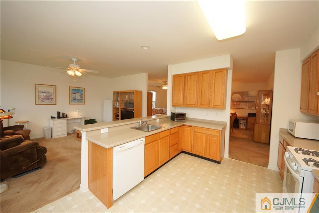 45 Pebble Creek Road Dayton, NJ 08810 - Photo 10 of 25 Gallery Image 10