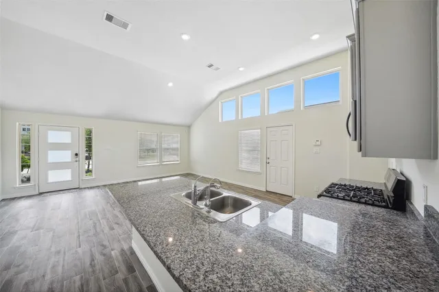 $1,695 | 222 North Lynx Trail, Montgomery, TX 77316