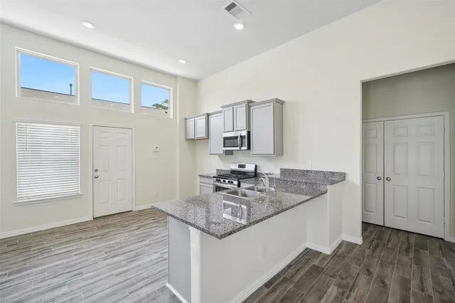 $1,695 | 222 North Lynx Trail, Montgomery, TX 77316