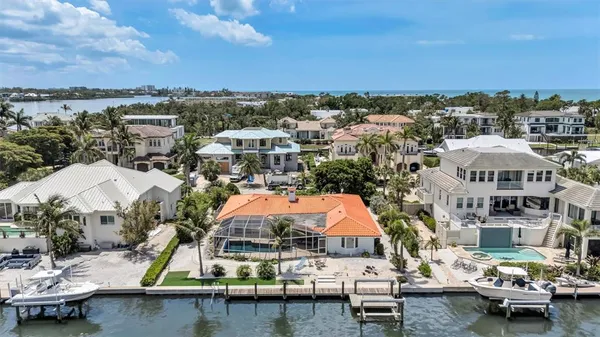 $2,350,000 | 617 Rountree Drive, Longboat Key, FL 34228