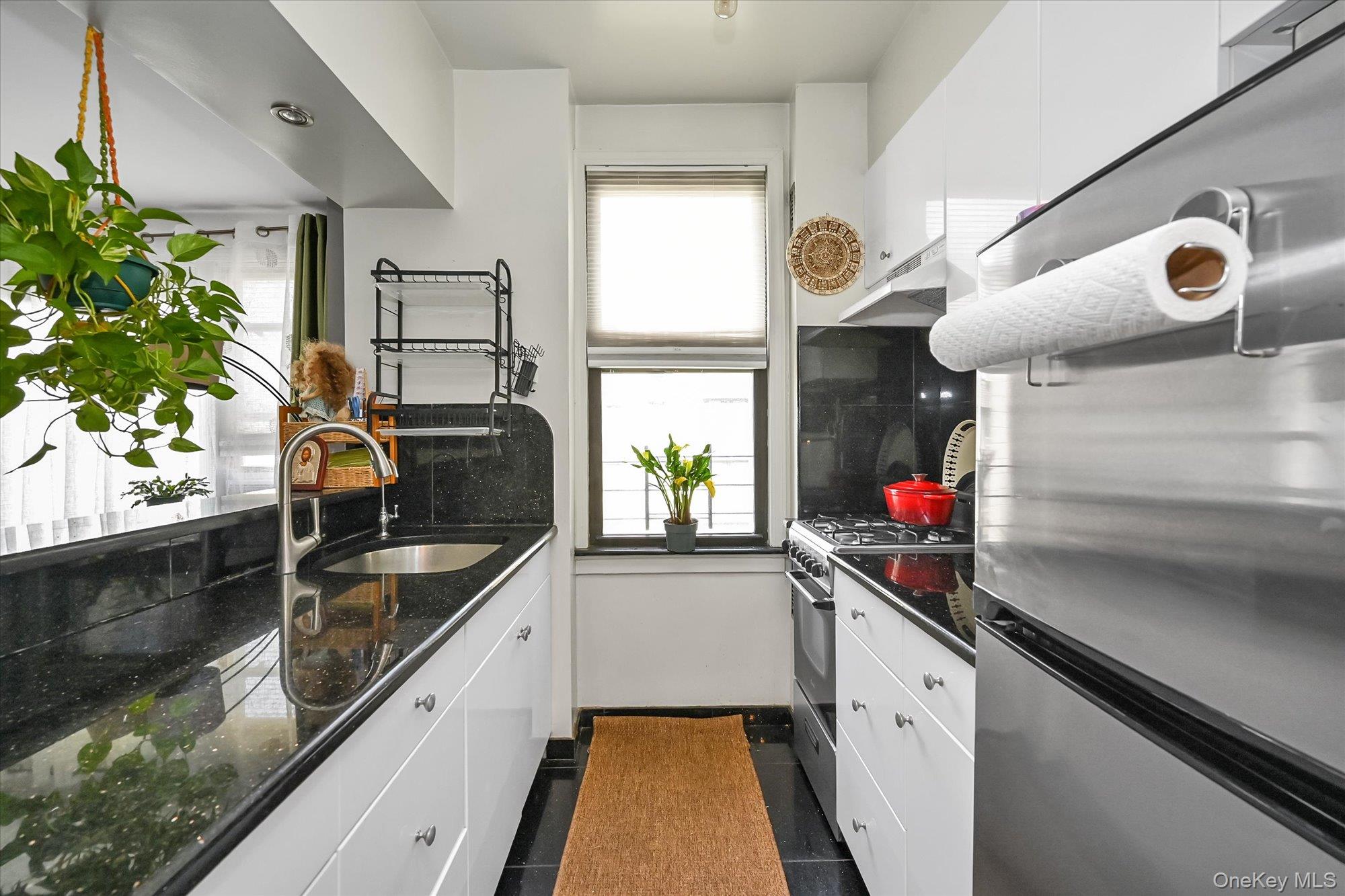 98-25 64th Road, Unit 5E Queens, NY 11374 - Photo 6 of 12