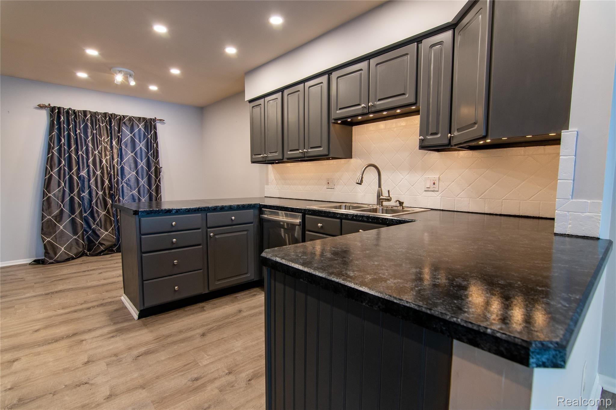 936 Golfview Court Rochester, MI 48307 - Photo 8 of 47 Edited-5254.JPG