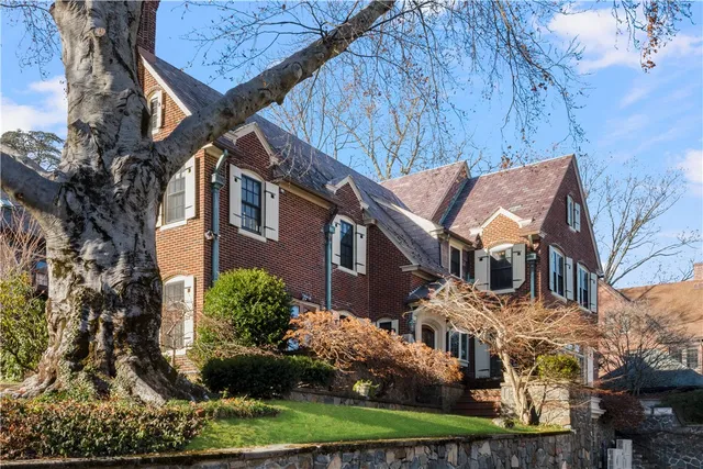 $2,195,000 | 82 Freeman Parkway, Providence, RI 02906