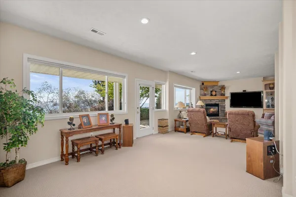 $879,900 | 8816 East Woodland Park Drive, Spokane, WA 99217