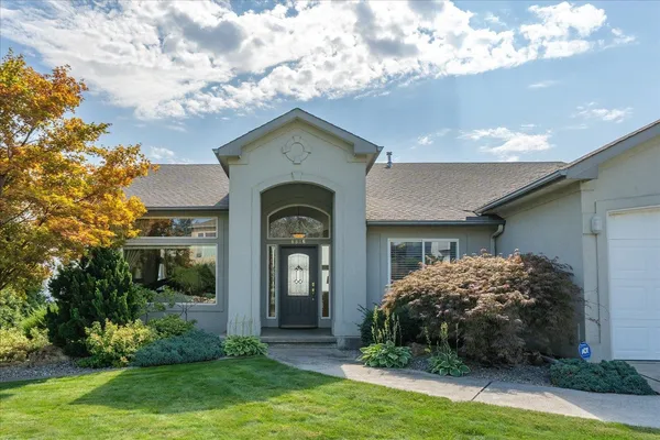 $879,900 | 8816 East Woodland Park Drive, Spokane, WA 99217
