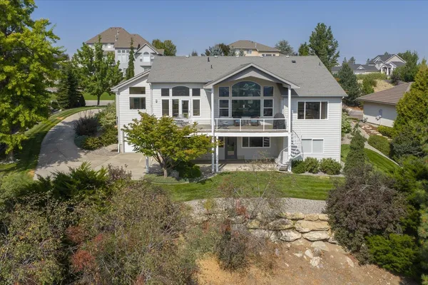 $879,900 | 8816 East Woodland Park Drive, Spokane, WA 99217
