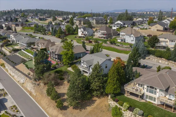 $879,900 | 8816 East Woodland Park Drive, Spokane, WA 99217