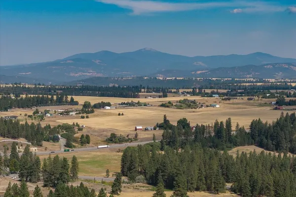 $879,900 | 8816 East Woodland Park Drive, Spokane, WA 99217