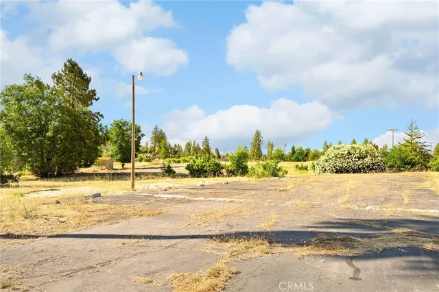 a view of a barn in the middle of a yard