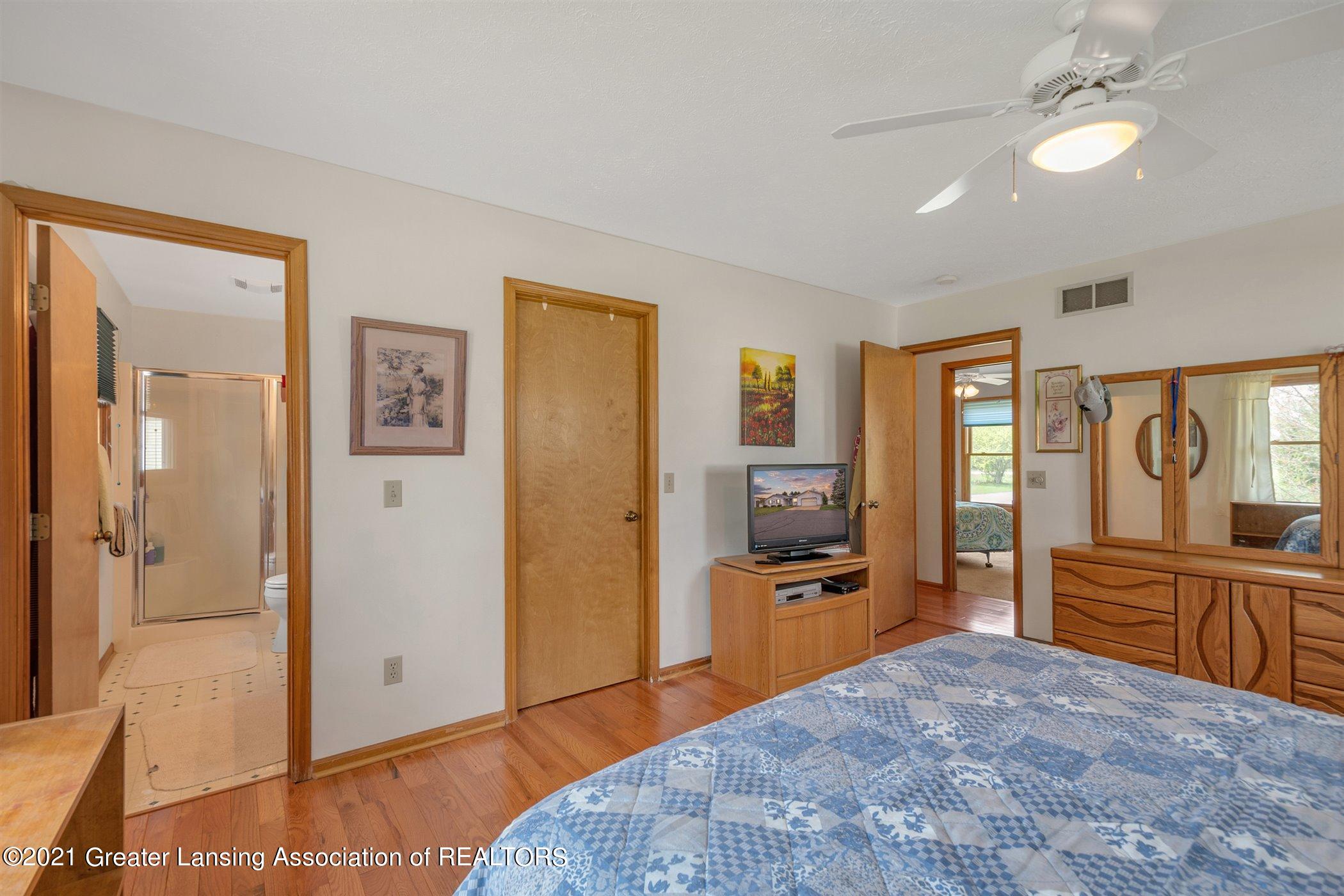 2445 South Waverly Road Eaton Rapids, MI 48827 - Photo 22 of 43 22-2445 S Waverly Rd-windowstill-realest
