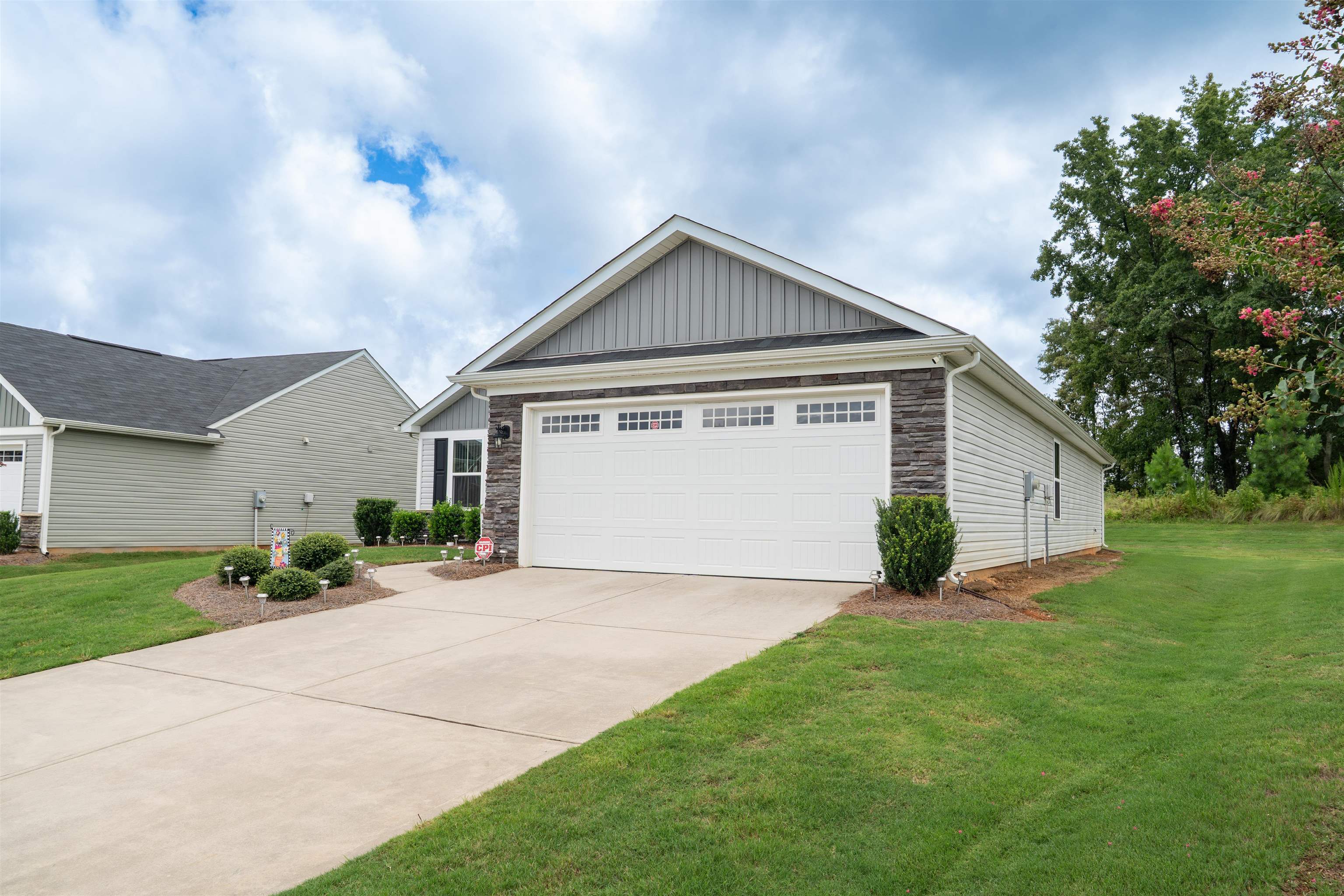 811 Shadow Oak Court Boiling Springs, SC 29316 - Photo 3 of 34
