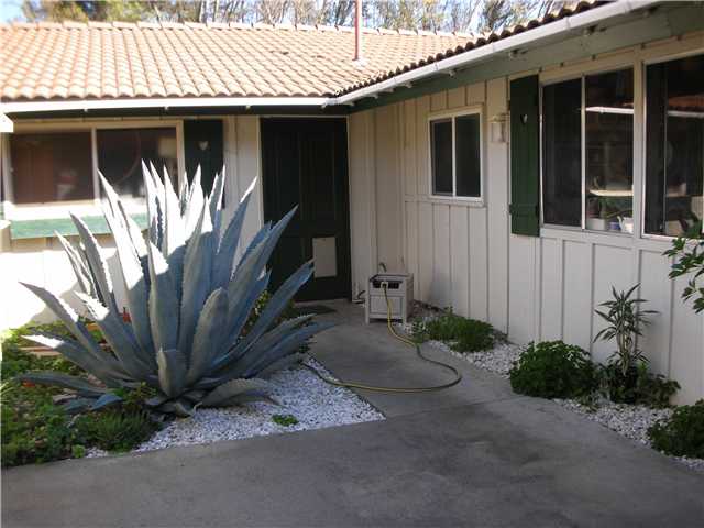 1759 Vía Entrada Fallbrook, CA 92028 - Photo 2 of 25 Gallery Image 2