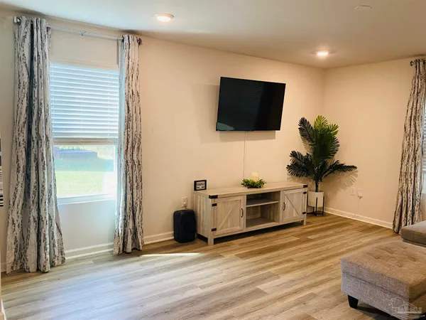 $2,400 | 9845 Beulah Road, Pensacola, FL 32526