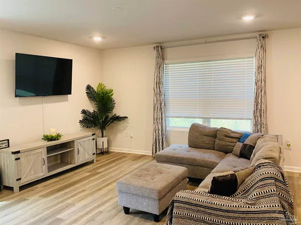 $2,400 | 9845 Beulah Road, Pensacola, FL 32526