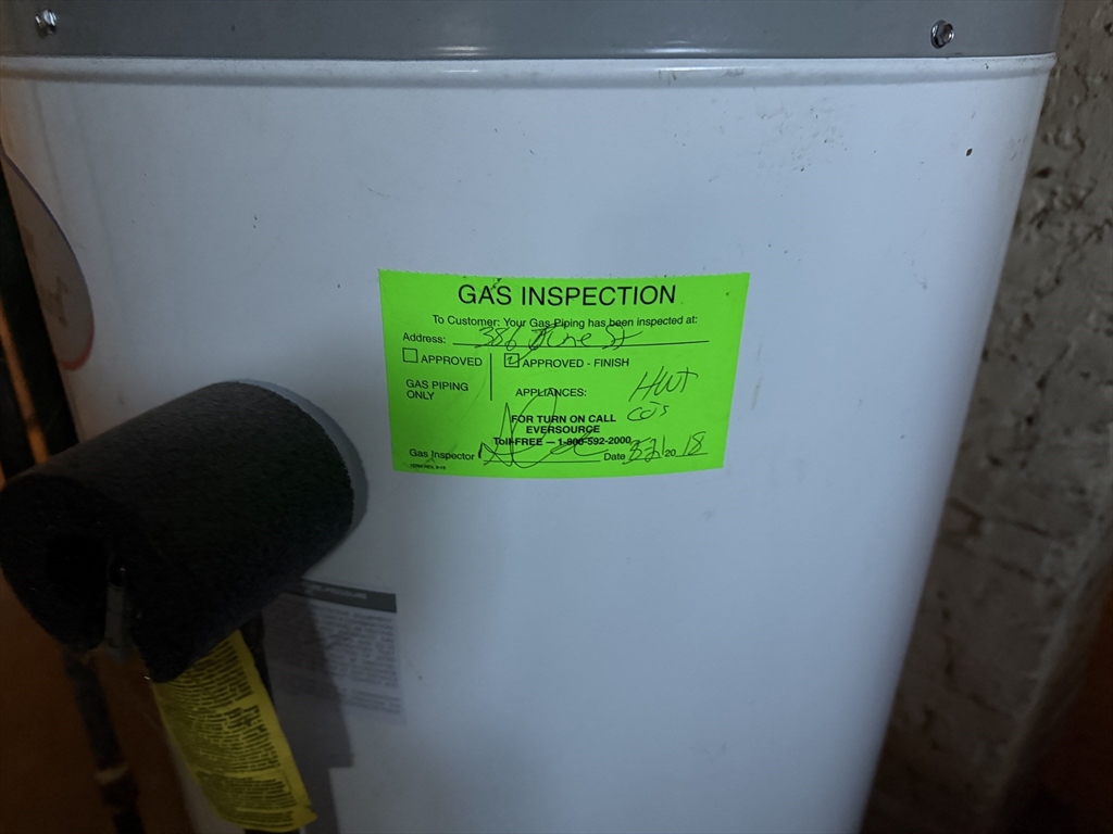 386 June Street Worcester, MA 01602 - Photo 15 of 16 a close up of a wall