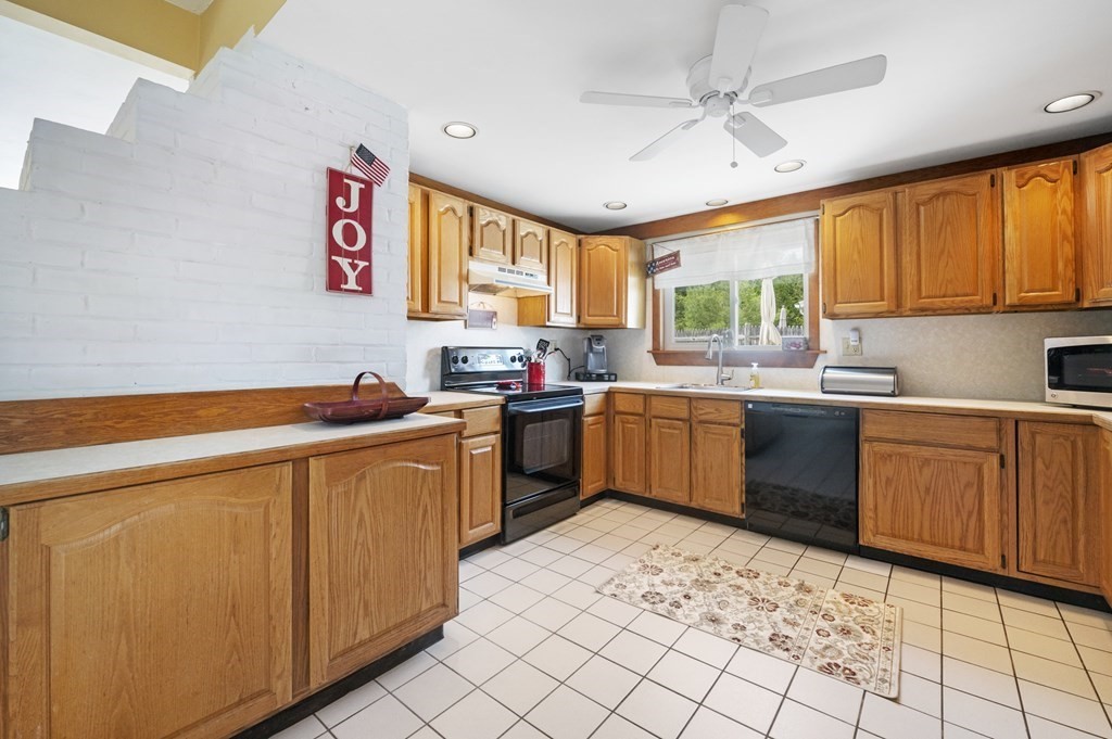 6 Wellesley Road Beverly, MA 01915 - Photo 16 of 28 Gallery Image 16