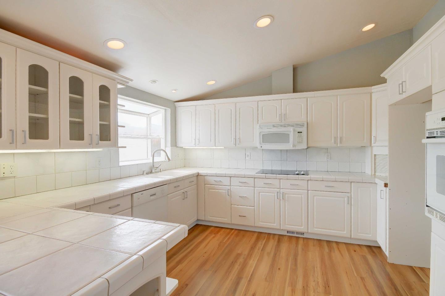 248 Beach Road Marina, CA 93933 - Photo 4 of 12 Gallery Image 4