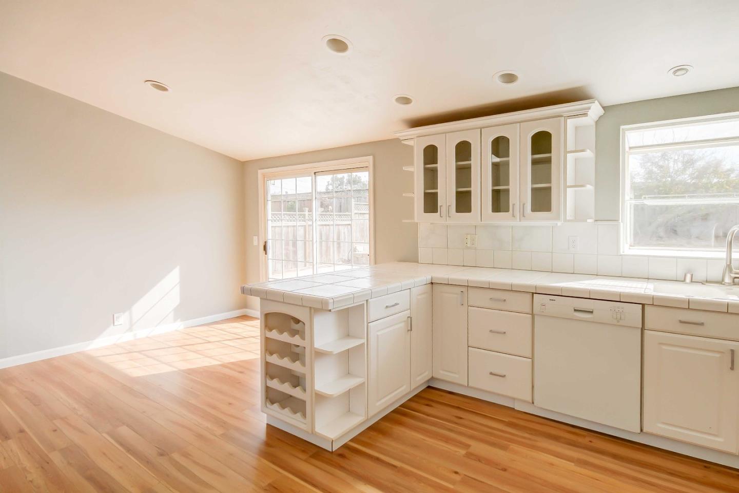 248 Beach Road Marina, CA 93933 - Photo 5 of 12 Gallery Image 5