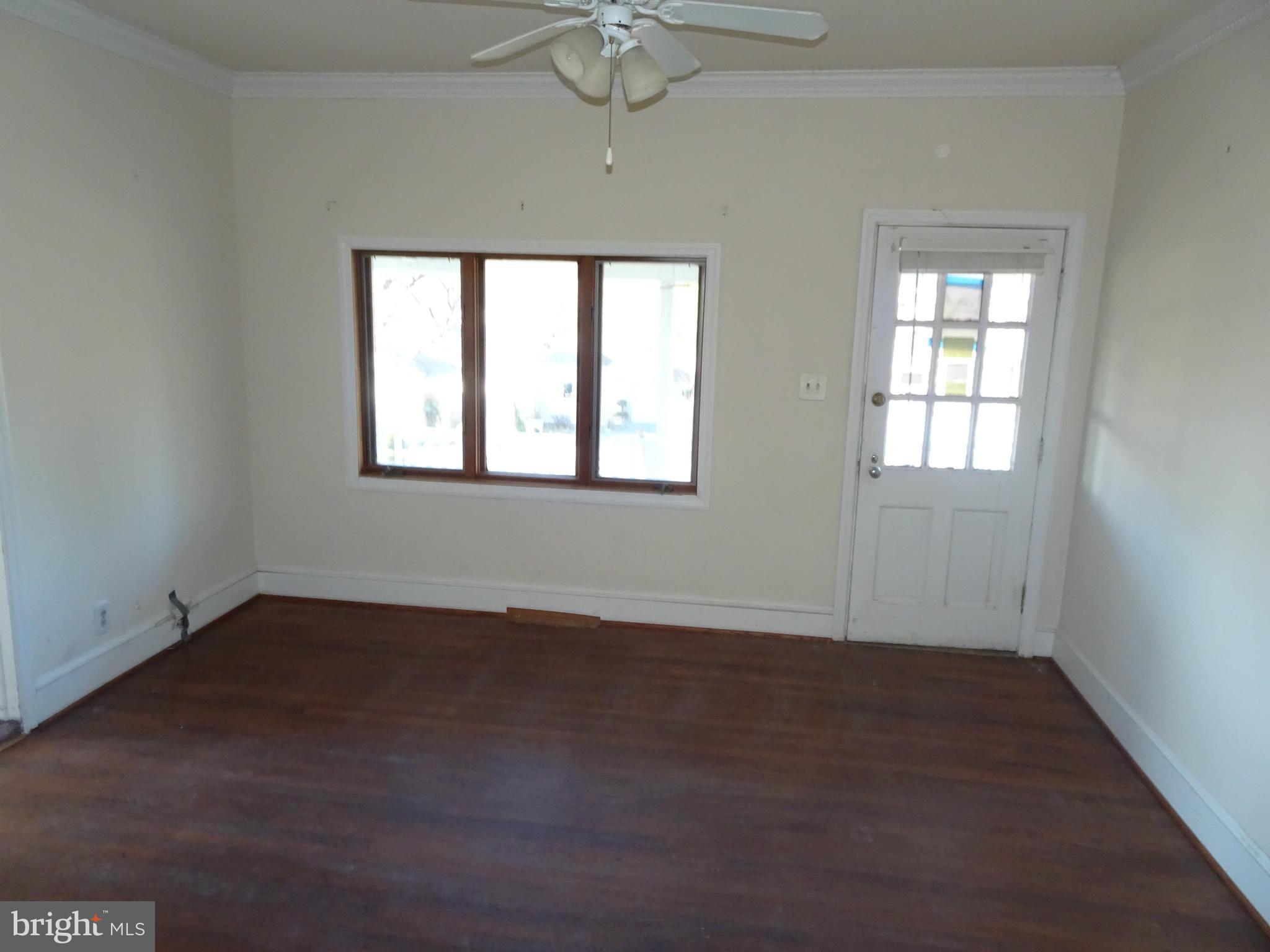 15214 Comus Road Clarksburg, MD 20871 - Photo 9 of 10 Living Room