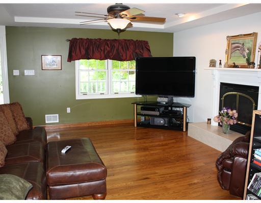 259 Barrell Valley Road Spring Church, PA 15686 - Photo 7 of 18 Living Room.