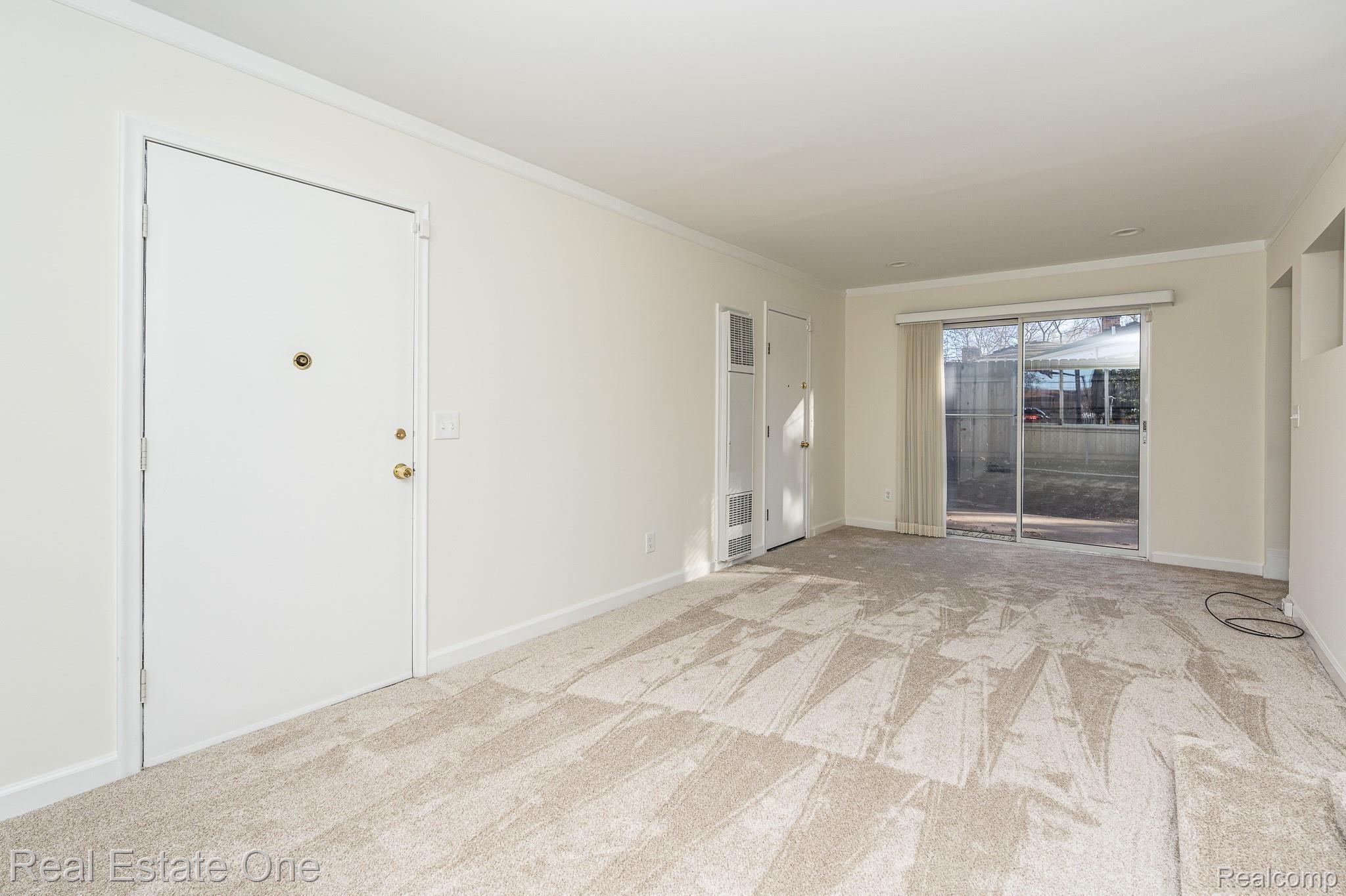 1216 Sycamore Drive Rochester, MI 48307 - Photo 13 of 31 Spacious Family room.