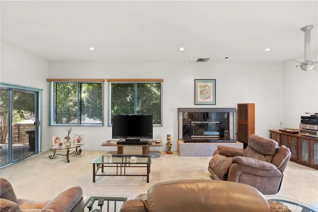 $1,790,000 | 3654 4th Avenue, La Crescenta, CA 91214