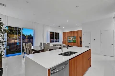 $975,000 | 1801 Northeast 13th Street, Unit 1821, Fort Lauderdale, FL 33304