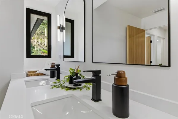 $3,275,000 | 1764 East Loma Alta Drive, Altadena, CA 91001