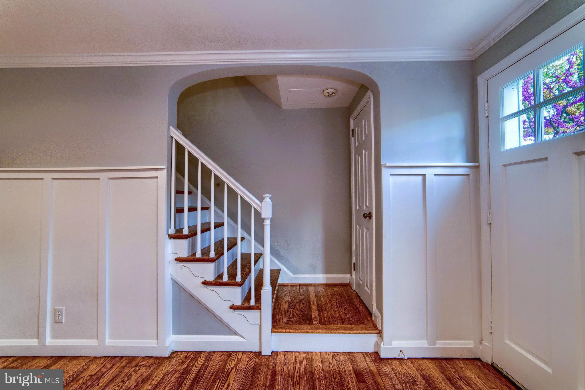 360 Old Trail Baltimore, MD 21212 - Photo 2 of 28 Living Room
