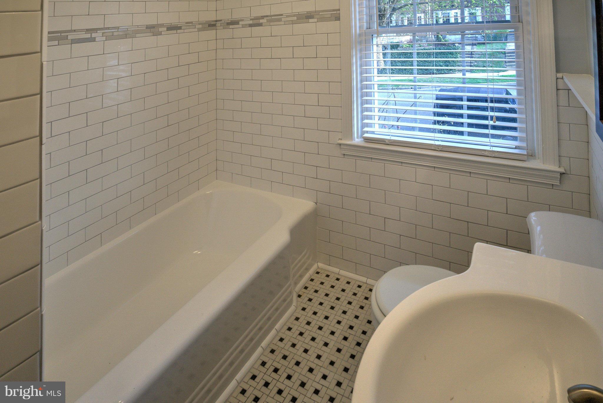 360 Old Trail Baltimore, MD 21212 - Photo 19 of 28 Bath