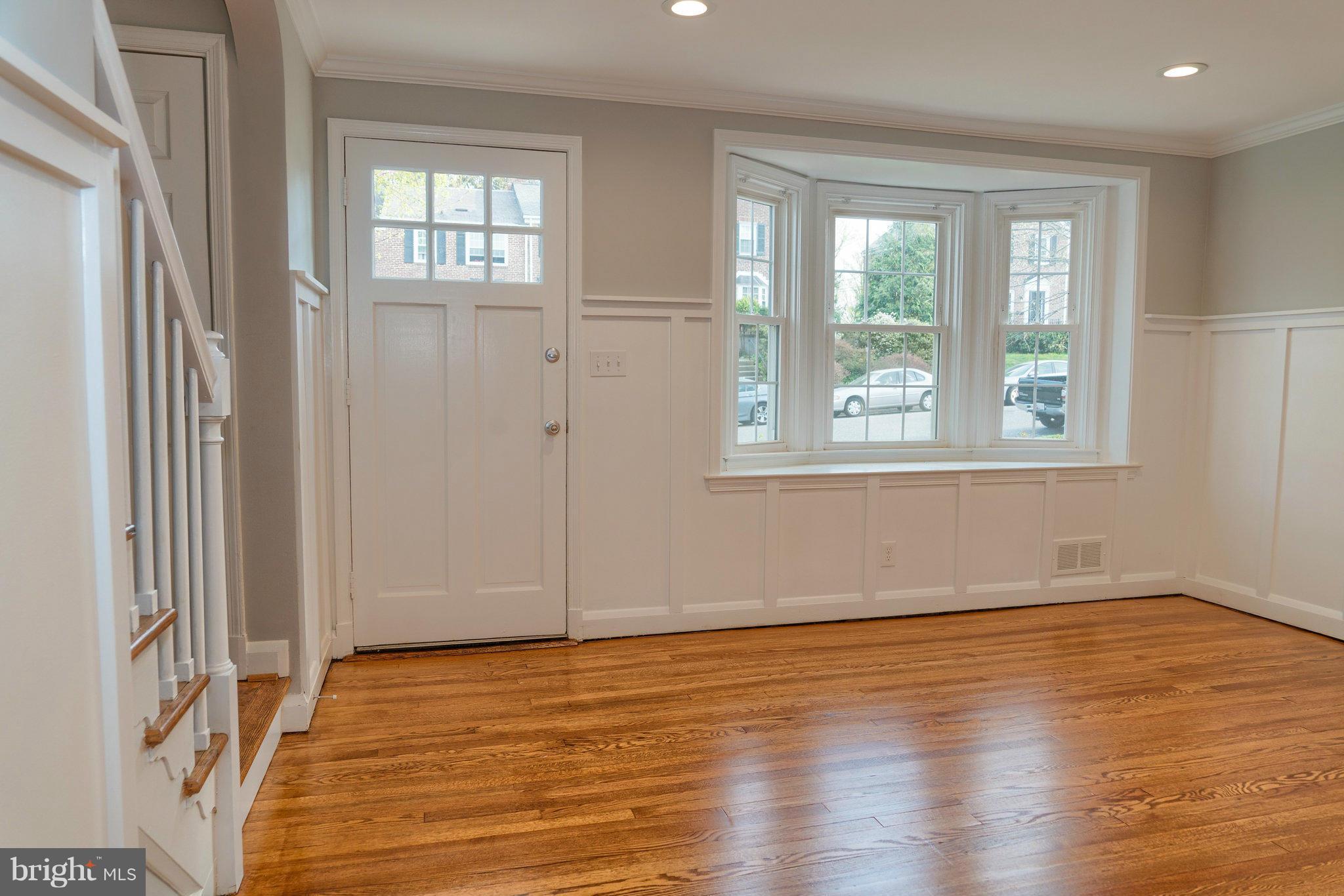 360 Old Trail Baltimore, MD 21212 - Photo 3 of 28 Living Room