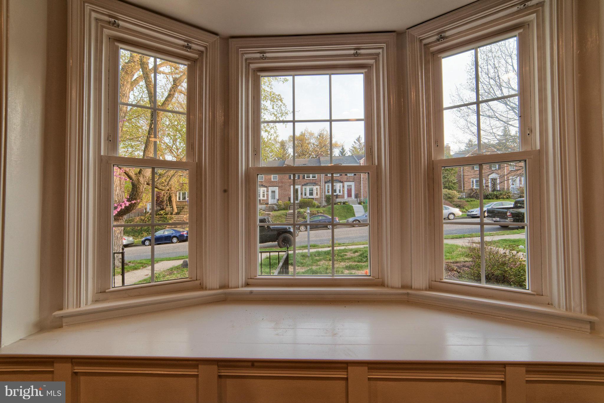 360 Old Trail Baltimore, MD 21212 - Photo 4 of 28 Living Room