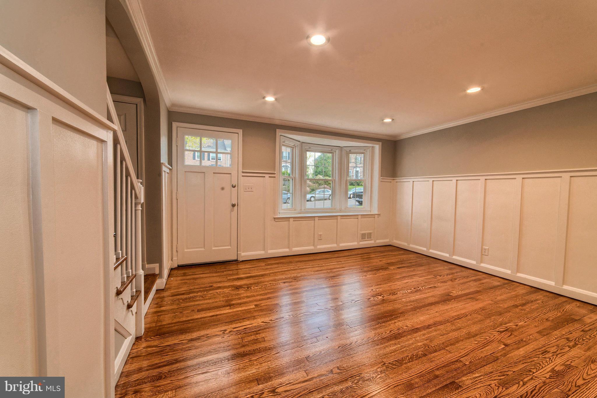 360 Old Trail Baltimore, MD 21212 - Photo 5 of 28 Living Room