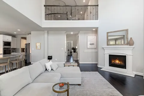 $950,000 | 15504 Cabrillo Way, Austin, TX 78738