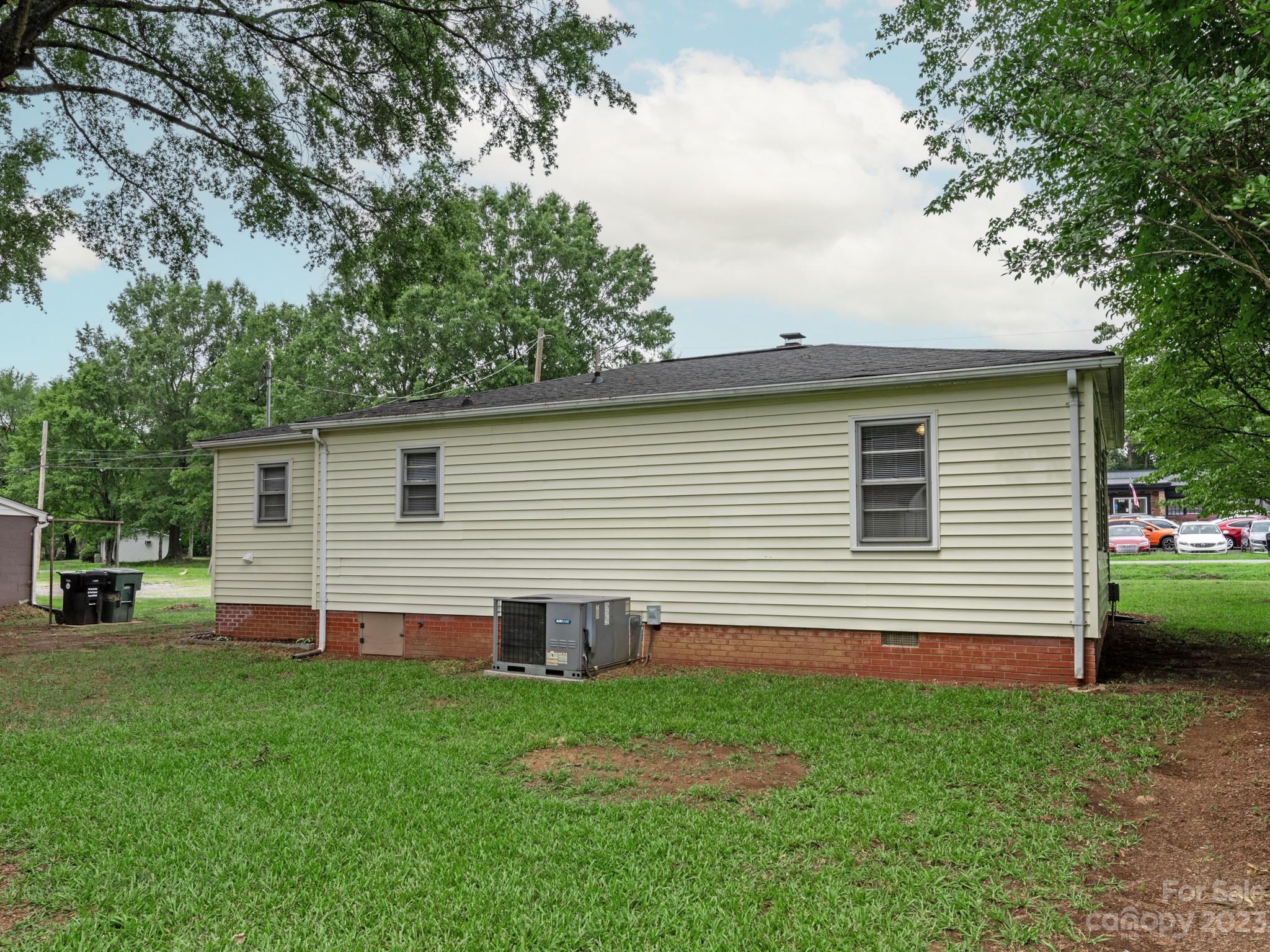 342 Union Cemetery Road Southwest Concord, NC 28027 - Photo 28 of 30 a front view of house with yard and green space