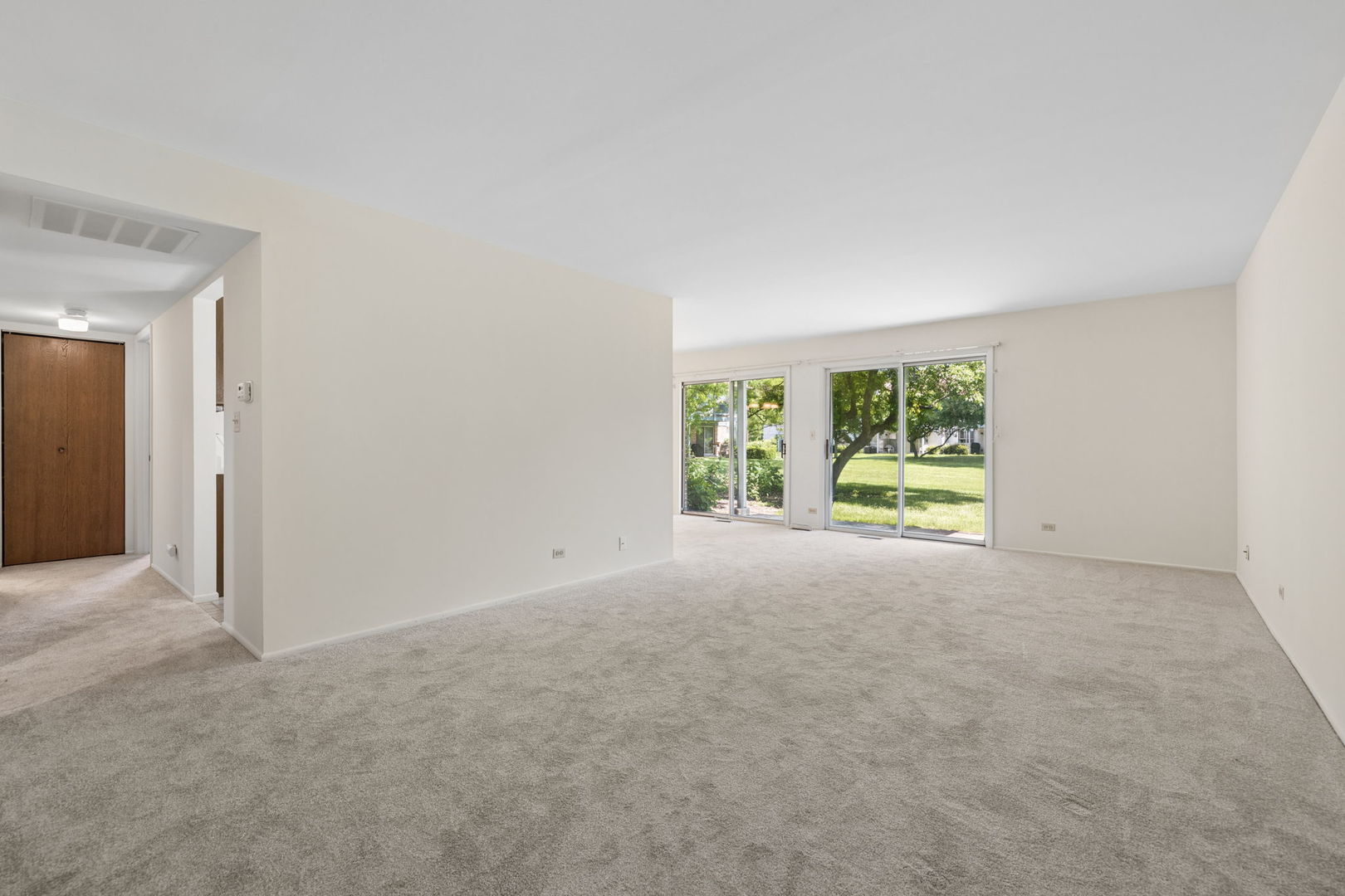 1575 Stonehill Court, Unit A Wheaton, IL 60189 - Photo 4 of 27