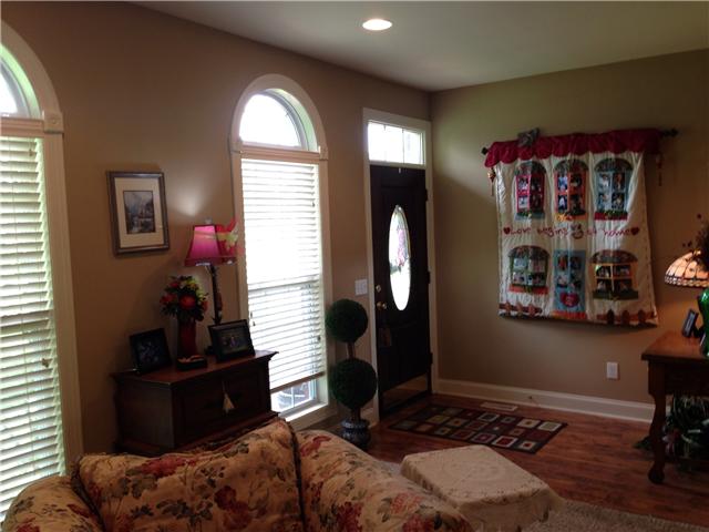 2337 Glennridge Road Columbia, TN 38401 - Photo 2 of 20 Nice entry foyer.