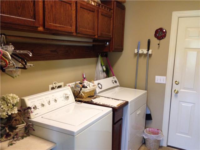 2337 Glennridge Road Columbia, TN 38401 - Photo 9 of 20 Spacious laundry room