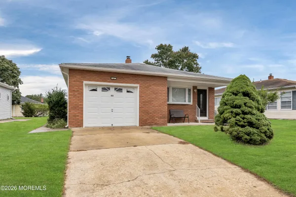 $400,000 | 40 Bonaire Drive, Toms River, NJ 08757