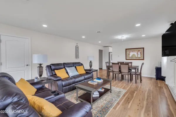 $400,000 | 40 Bonaire Drive, Toms River, NJ 08757