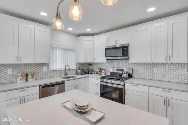$400,000 | 40 Bonaire Drive, Toms River, NJ 08757