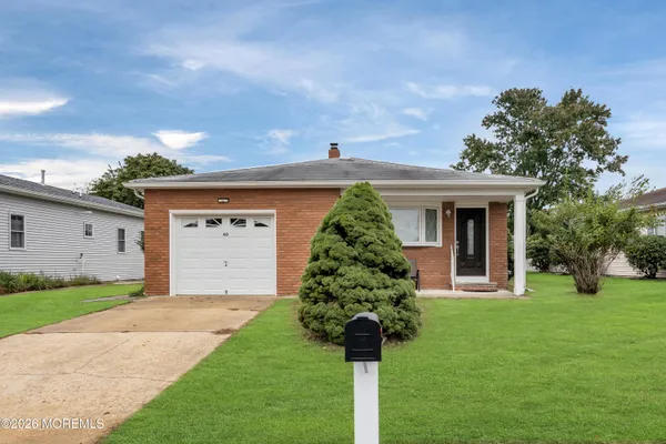 $400,000 | 40 Bonaire Drive, Toms River, NJ 08757