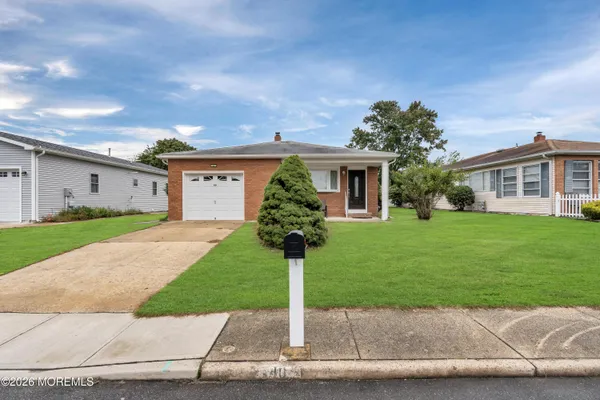 $400,000 | 40 Bonaire Drive, Toms River, NJ 08757