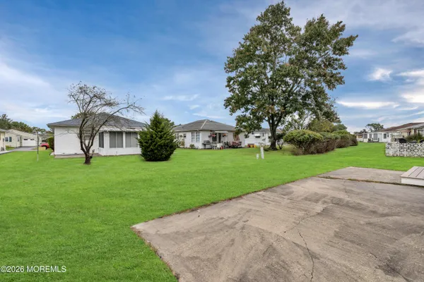 $400,000 | 40 Bonaire Drive, Toms River, NJ 08757