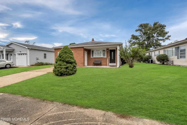 $400,000 | 40 Bonaire Drive, Toms River, NJ 08757