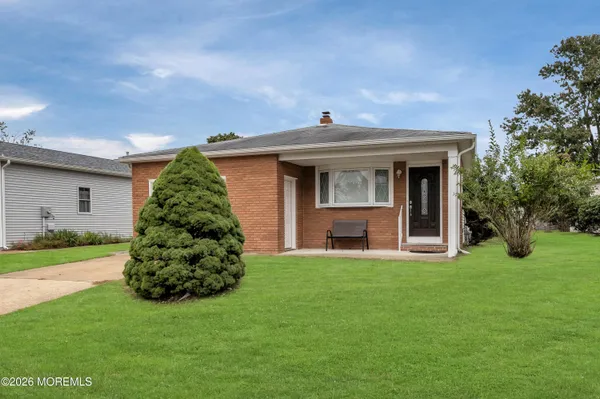 $400,000 | 40 Bonaire Drive, Toms River, NJ 08757