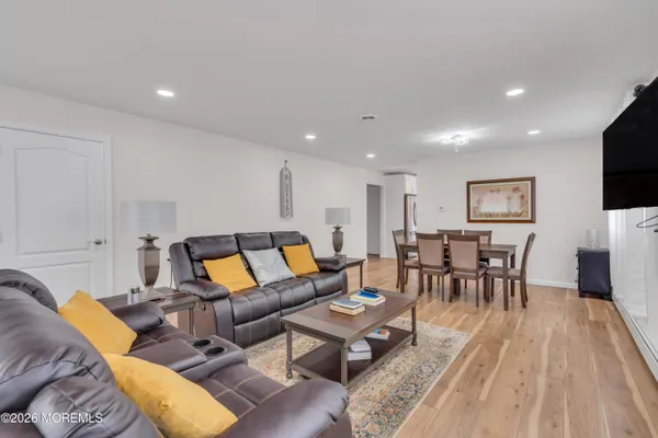 $400,000 | 40 Bonaire Drive, Toms River, NJ 08757