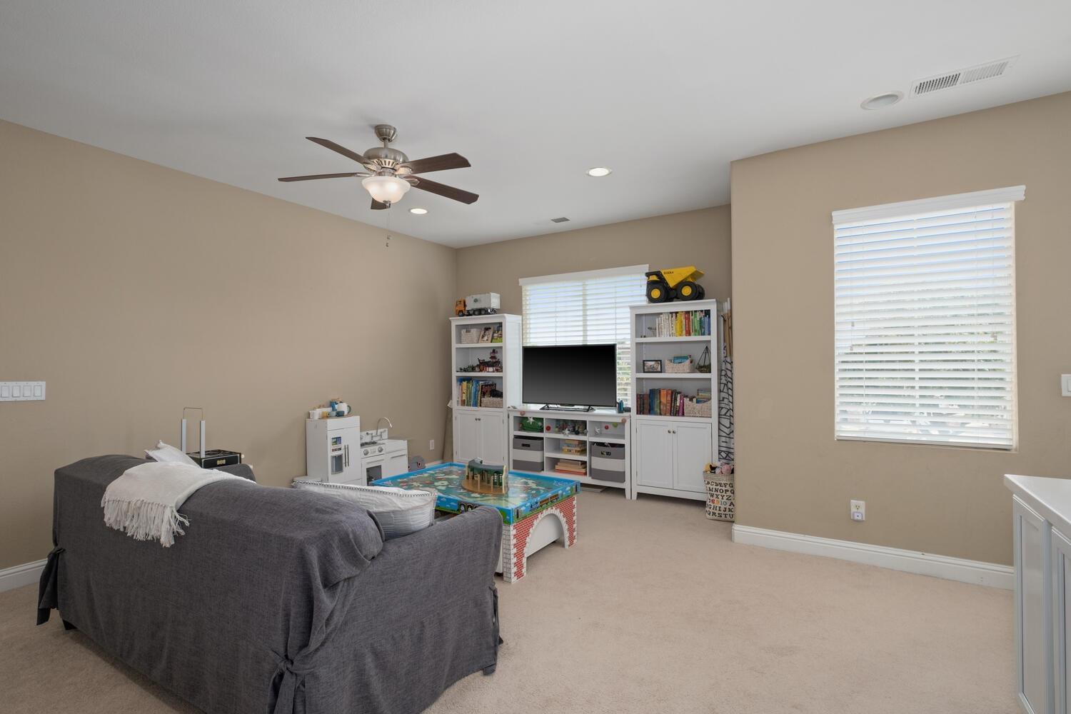 2808 Almond Avenue Sanger, CA 93657 - Photo 12 of 24